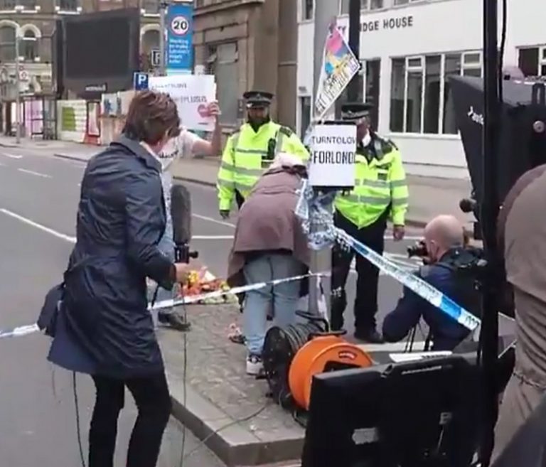 Kako levičarji naredijo spontan protest po terorističnem napadu?