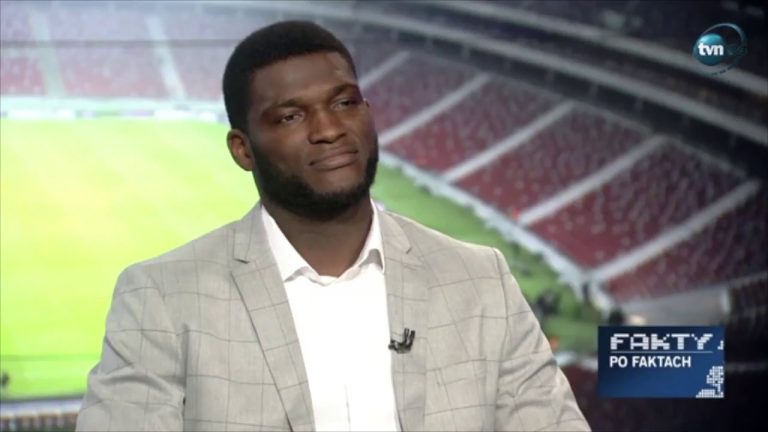 Temnopolti poljski boksar Izu Ugonoh večkrat uniči levičarsko novinarko